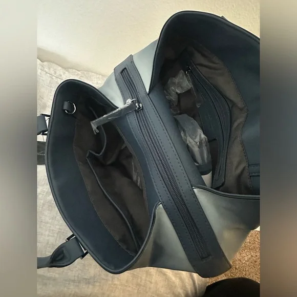 Simply Vera Wang Shoulder Bag Medium Blue Vegan Leather Crossbody Purse NWT - Picture 4 of 7